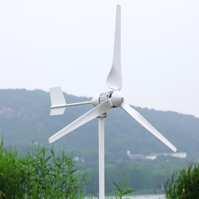 Sistema di generazione ibrida di energia eolica da 10 kW con tensione di uscita 230VAC/380VAC