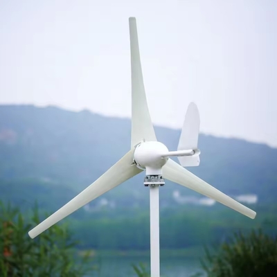 Sistema di energia eolica orizzontale fuori rete con controllore ibrido solare eolico